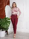 cafarena de mujer-amaranta-vino-medium-chompero-pantalon de vestir-lucia-guinda.webp