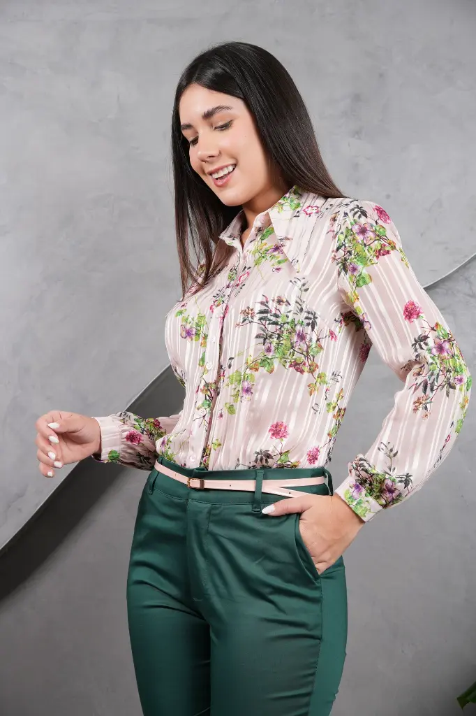 blusa de mujer-blusa manga larga-rafaela-rosado-large-gasa americana-pantalon de vestir-amelia-verde botella.webp
