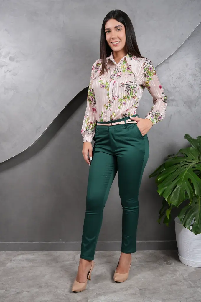 blusa de mujer-blusa manga larga-rafaela-rosado-medium-gasa americana-pantalon de vestir-amelia-verde botella.webp