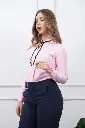 blusa de mujer-blusa manga larga-Alba-rosado-large-Seda Francesa-pantalon de vestir-lola-azul.webp