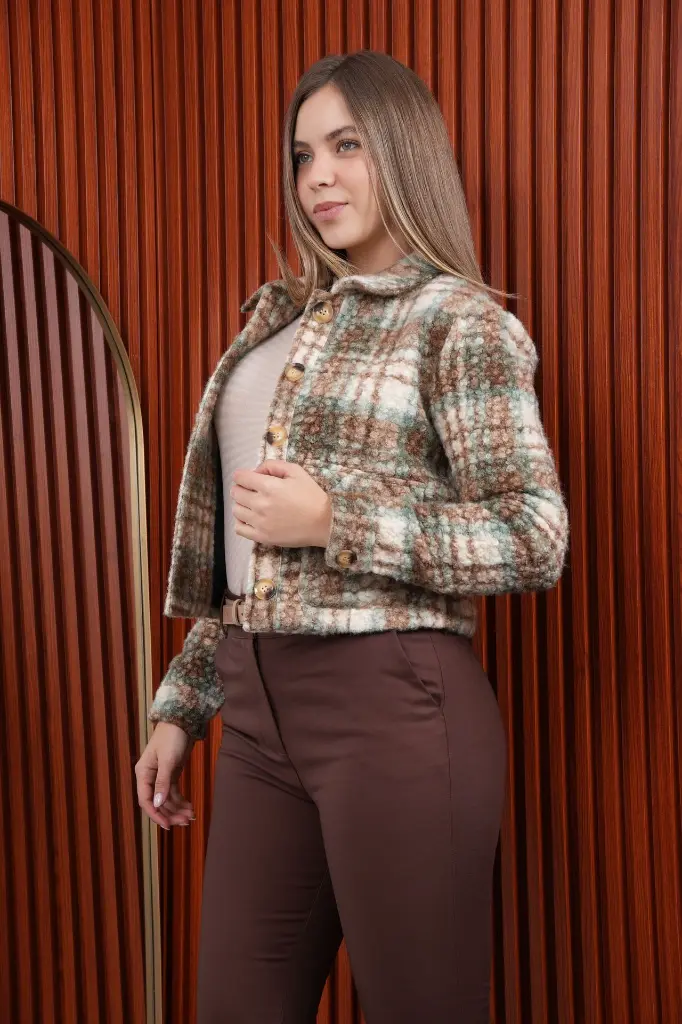 chaqueta de mujer-gracia-verde-large-paño escocia-pantalon de vestir-amelia-marron.webp