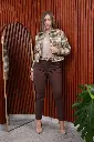 chaqueta de mujer-gracia-verde-small-paño escocia-pantalon de vestir-amelia-marron.webp