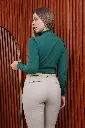 blusa de mujer-blusa manga larga-amaya-verde botella-extra large-seda francesa-pantalon de vestir-lucia-beige.webp