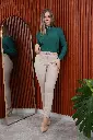 blusa de mujer-blusa manga larga-amaya-verde botella-small-seda francesa-pantalon de vestir-lucia-beige.webp