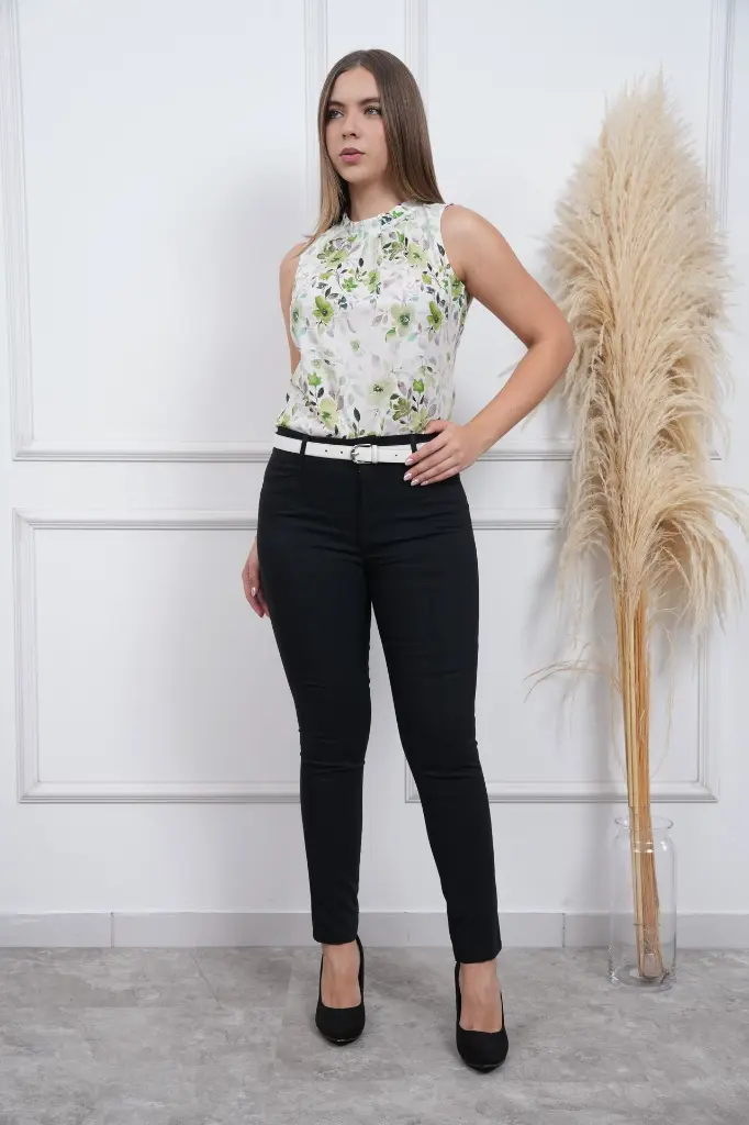 blusa de mujer-blusa manga cero-Anais-verde-small-nansu estampado-pantalon de vestir-Lucia-negro.webp