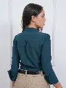blusa de mujer-blusa manga larga-Bluma-verde botella-extra large-seda italiana-pantalon de vestir-Adaira-arena.webp