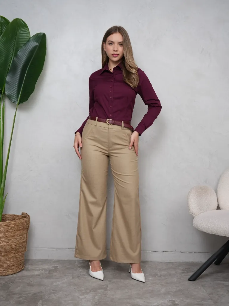 camisa de mujer-blusa manga larga-constanza-guinda-small-cotton camisero-pantalon de vestir-adaira-arena.webp