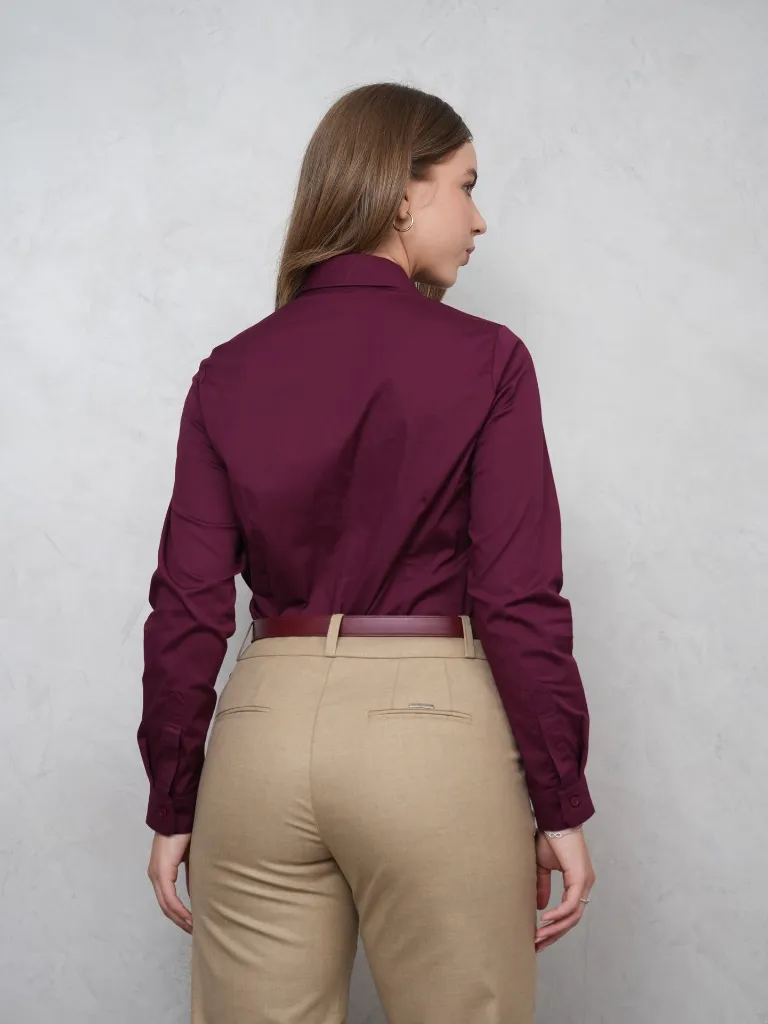 camisa de mujer-blusa manga larga-constanza-guinda-extra large-cotton camisero-pantalon de vestir-adaira-arena.webp